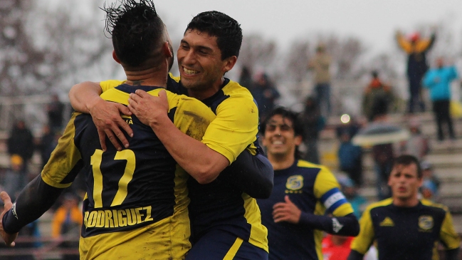 Everton derrotó con claridad a Unión San Felipe y clasificó a octavos de final de la Copa Chile