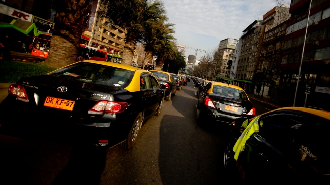 Gremio de taxistas lanzará aplicación propia para competir con Uber y Cabify