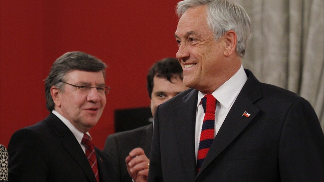Escalona: Piñera debería pedirle disculpas a Lavín, porque lo metió en un lío