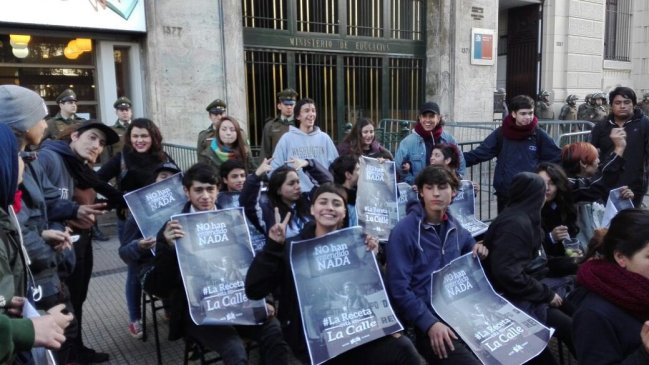 ACES protestó frente al Mineduc: 