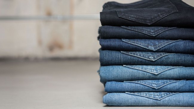 Almodóvar, Sharon Stone y Kate Moss donan sus jeans por los refugiados