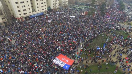 Multitudinaria marcha contra las AFP se tomó la Alameda