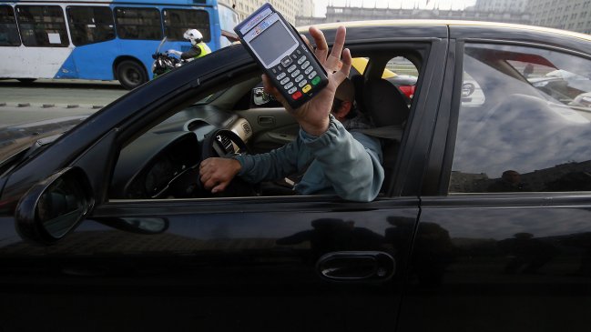 Taxistas de Concepción acusan reducción de servicios tras la llegada de Uber