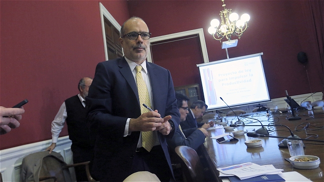 Ministro de Hacienda: No hay soluciones mágicas para las pensiones