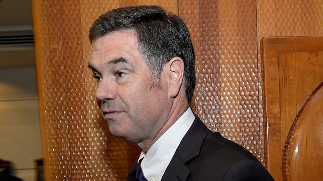 Ossandón desmerece postulación de Lavín: En Las Condes gana hasta el ratón Mickey