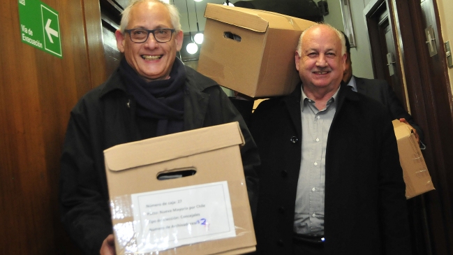 Al filo del peligro: Nueva Mayoría alcanzó a inscribir candidatos y evitó nuevo bochorno