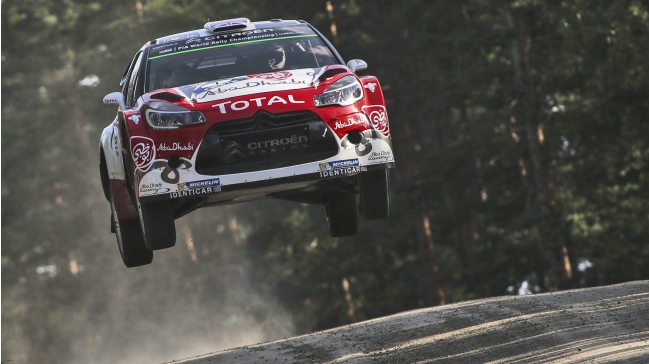 Sébastien Ogier falló en Finlandia y Kris Meeke es líder
