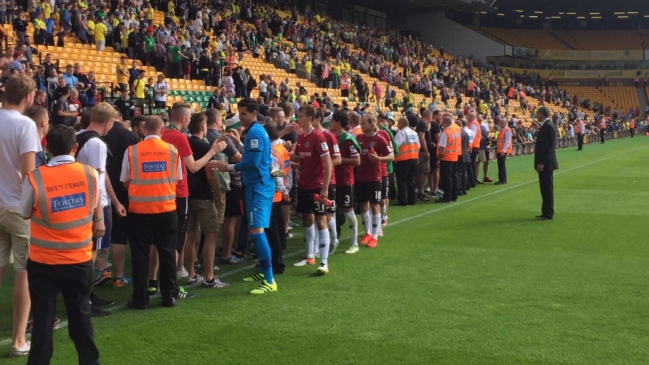 Miiko Albornoz fue titular en victoria de Hannover 96 sobre Norwich City