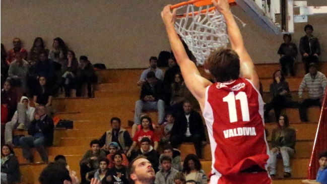 Deportivo Valdivia venció a CDSC Puerto Varas y aseguró al menos ser tercero en la Liga Saesa