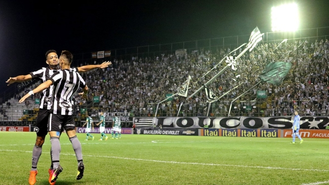 Gustavo Canales jugó en la victoria de Botafogo sobre Palmeiras por la liga brasileña
