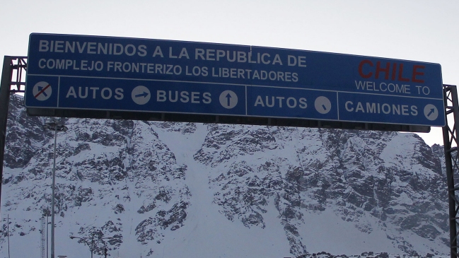 Paso Los Libertadores fue reabierto este lunes tras nevazón