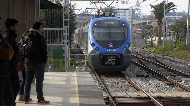 Gobernación interpondrá acciones legales contra responsables de rayados al metro de Valparaíso