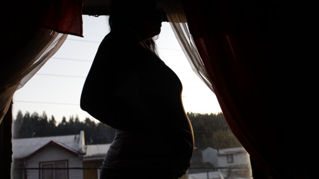 Joven exige atención especializada ante embarazo de siamesas unidas por el corazón