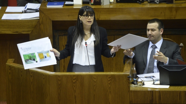 Anuncio de acusación constitucional marcó interpelación por Sename y Gendarmería