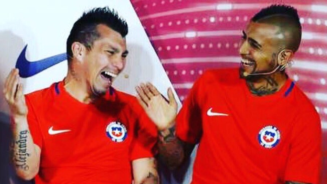 Arturo Vidal felicitó a Gary Medel en su cumpleaños 29