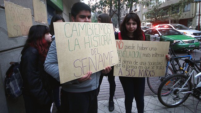 Estudiantes secundarios irrumpieron en oficinas del Sename