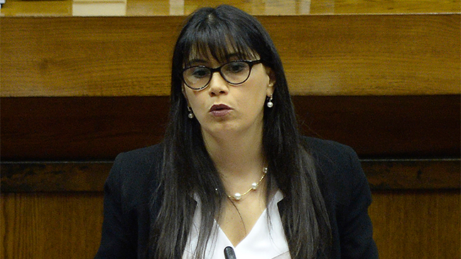 Nueva Mayoría defiende a ministra Blanco: Acusación es planteada con pistolas de agua