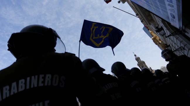 Estudiantes protestaron en Dirección de Educación Municipal de Santiago