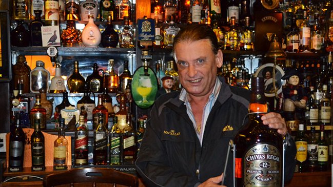 La particular historia del mayor coleccionista de whisky del mundo