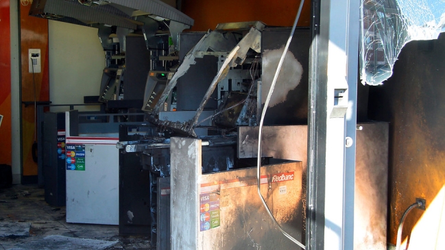 Carabineros busca a sujetos que hicieron estallar un cajero en sucursal de Providencia