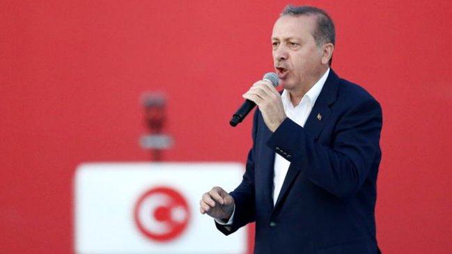 Presidente de Turquía: Si el Parlamento aprueba la pena de muerte, yo la firmaré