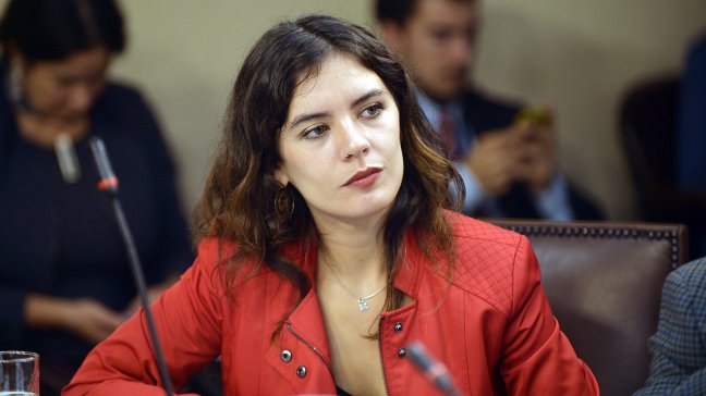 Camila Vallejo cuestionó suma urgencia a tramitación de la reforma educacional