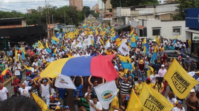 Oposición venezolana desafía con la 