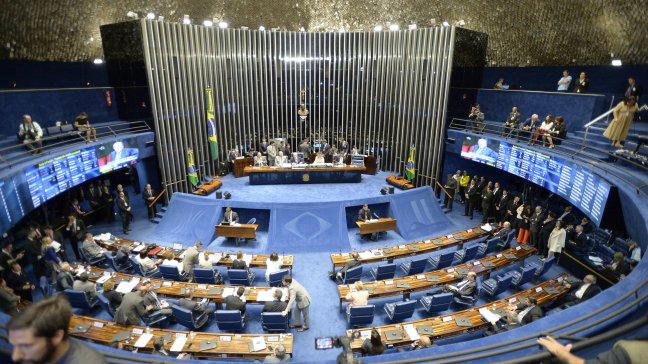 Senado inició la sesión que empezará a decidir la suerte de Rousseff