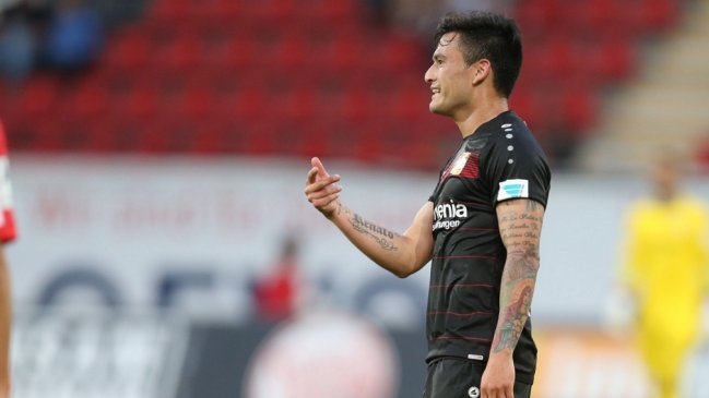 Charles Aránguiz sumó minutos en triunfo de Leverkusen en amistoso
