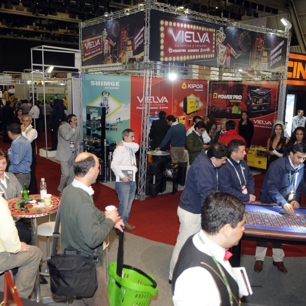 Ferreteros cierran millonarios negocios, pese al 