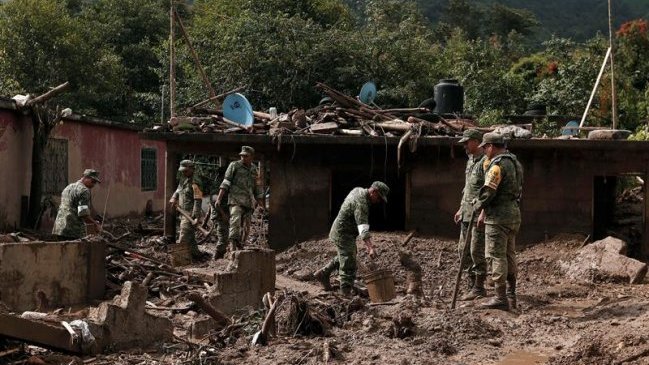 Sube a 48 la cifra de muertos por tormenta Earl en México