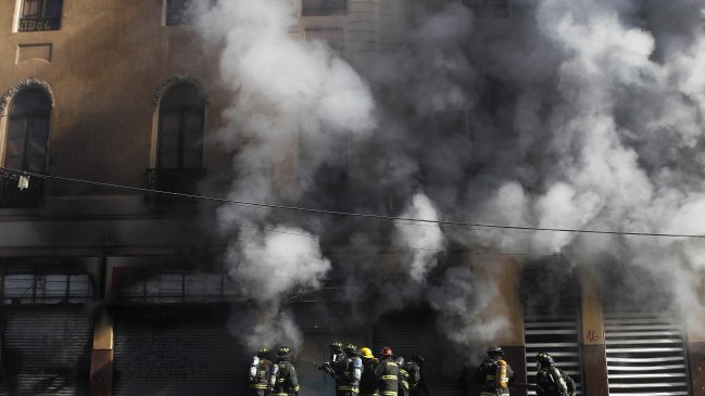 Detuvieron a cinco personas por incendio en el que murió guardia municipal en Valparaíso