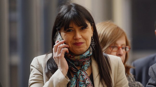 Ministra Blanco aclaró recontratación vía WhatsApp de funcionario de Gendarmería