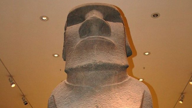 Cineastas chilenos exigen a Gran Bretaña el retorno de un moai a Isla de Pascua