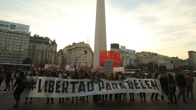 Argentina: Miles de personas exigieron la liberación de una joven detenida por aborto
