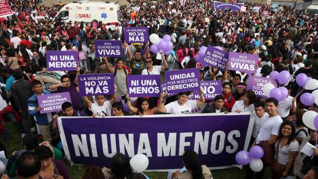 Miles de peruanos marcharon en rechazo a la violencia contra la mujer