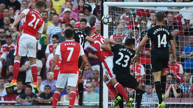 Liverpool venció a Arsenal de Alexis Sánchez en 