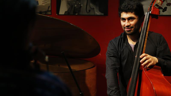 Joven jazzista chileno fue seleccionado en una de las escuelas más prestigiosas del mundo