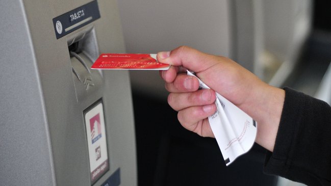 Carabineros detuvo a tres sujetos que clonaban tarjetas en mall Alto Las Condes