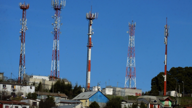 Contraloría ordenó desmantelar antenas de celulares en cerro La Pólvora en Concepción