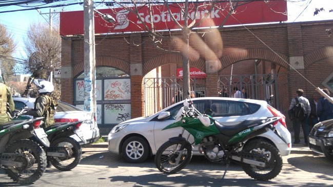 Delincuentes logran millonario botín al asaltar banco en San Bernardo