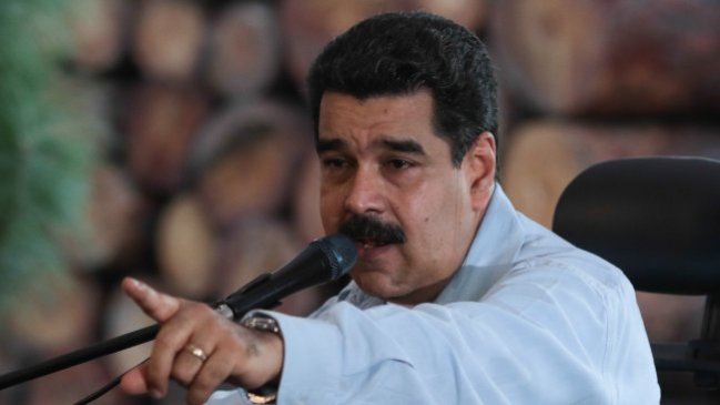 Maduro dice que reaccionará con más fuerza que Erdogan en caso de golpe