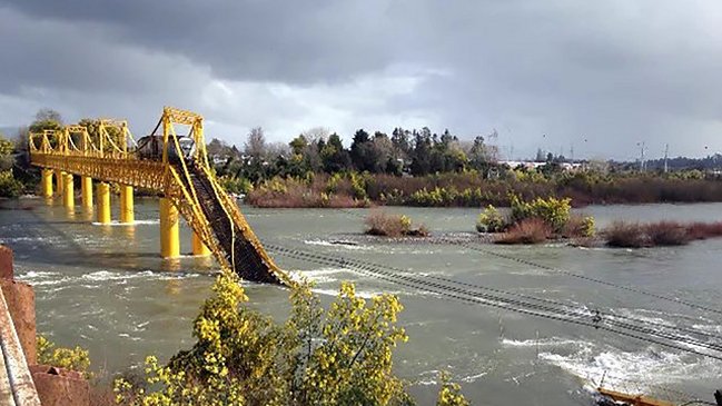 EFE anunció inspección de puentes tras colapso en Pitrufquén
