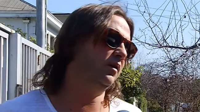 Asesora del hogar robó a Sebastián Eyzaguirre: Él respondió con polémico video