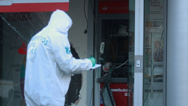 Robo frustrado de cajero provocó serios daños en sucursal bancaria de Vitacura