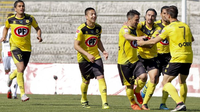 San Luis triunfó de visita ante Palestino con un hombre menos
