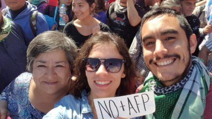 Las selfies de los diputados durante la marcha 