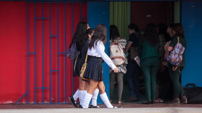 Conflicto entre sostenedores deja en incertidumbre a alumnos de colegio en Constitución