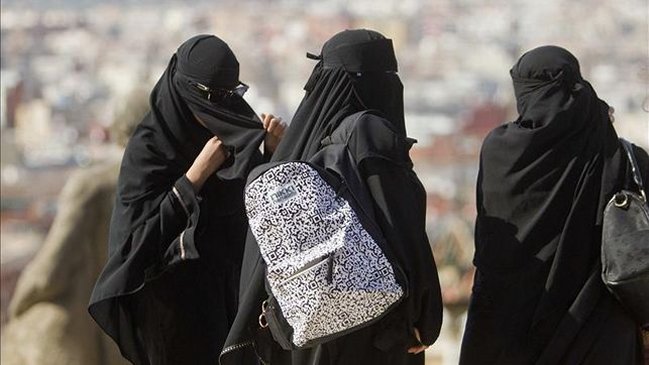 Alemania: Fallo obliga a joven musulmana ir a clases sin su velo