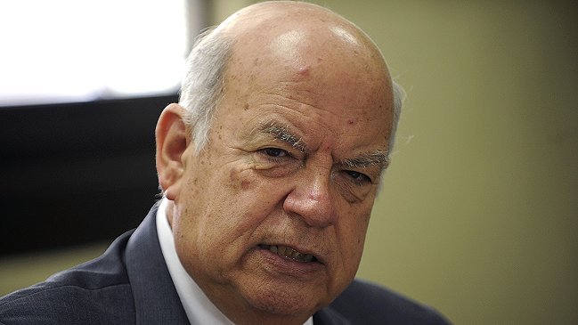 José Miguel Insulza se unió a Twitter y resucitó cuenta en Facebook
